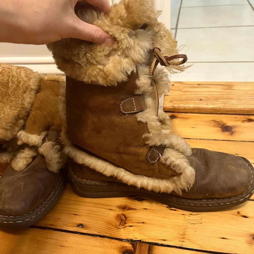 Born fuzzy winter boots size 9